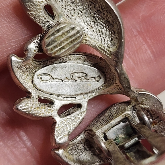 RARE VINTAGE OSCAR DE LA RENTA SIGNED SILVERTONE LEAF CLIP EARRINGS STATEMENT - Picture 10 of 11